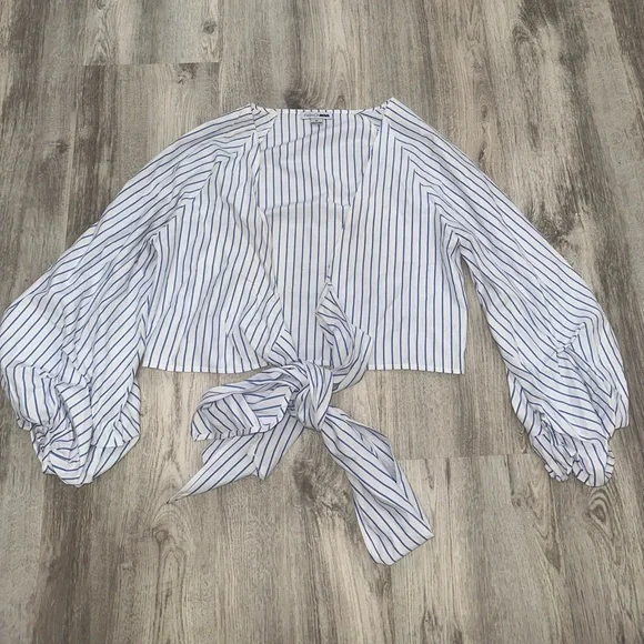 Striped front tie crop top - Picture 2 of 5